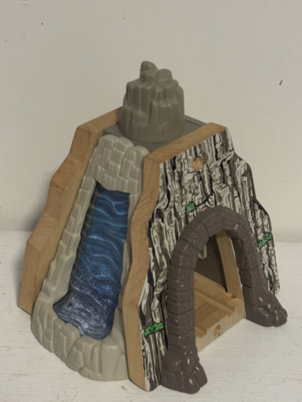 Thomas & Friends Wooden Railway Train WATERFALL TUNNEL 2004 EUC Vintage